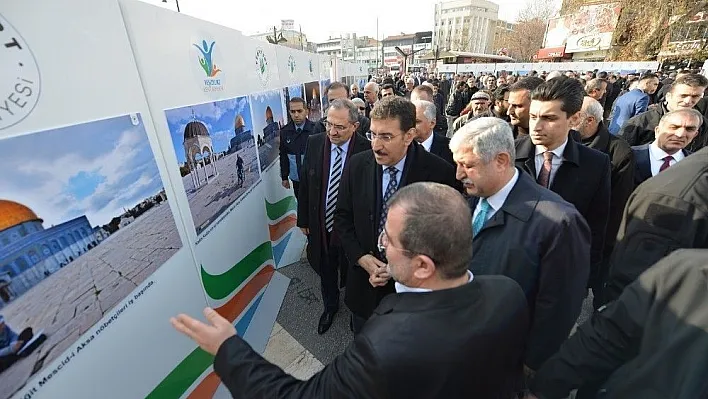 Bakan Tüfenkci, 'Yüz Yıllık Yalnızlık, Kudüs Mescid-i Aksa' fotoğraf sergisinin açılışını yaptı
