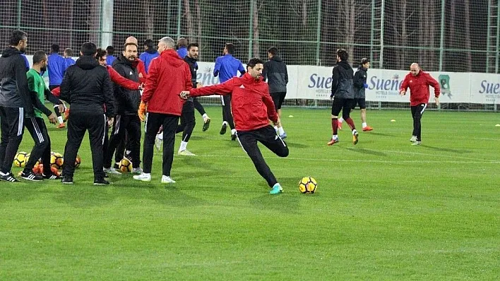 Hamit Altıntop, E.Y. Malatyaspor'da oynamaya sıcak bakıyor
