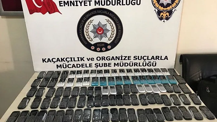 Adıyaman'da 102 adet kaçak telefon ele geçirildi
