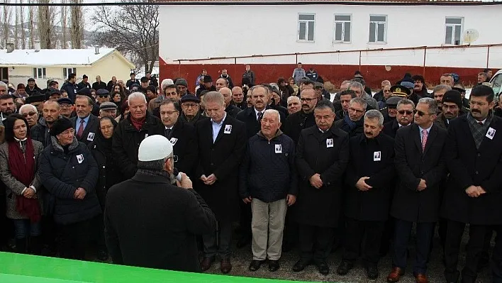 Aşık Veysel'in oğlu Ahmet Şatıroğlu son yolculuğuna uğurlandı
