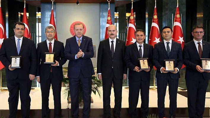 Onlarca proje ile yılın idarecisi seçildi

