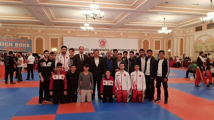 Büyükşehir kickboksta 4 altın, 1 gümüş ve 3 bronz kazandı
