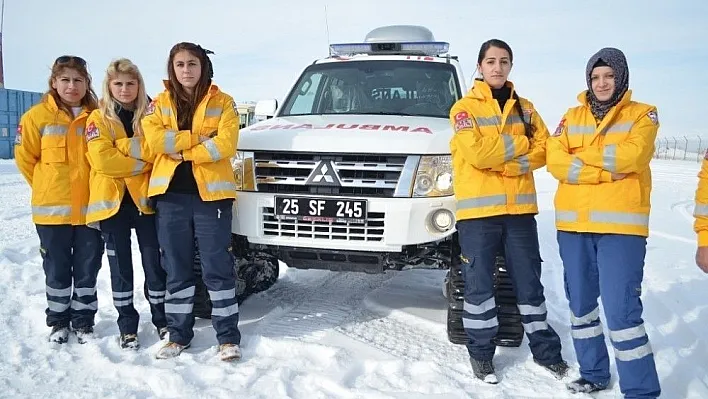 Erzurum İl Sağlık Müdürlüğü ekipleri şifa dağıtıyor
