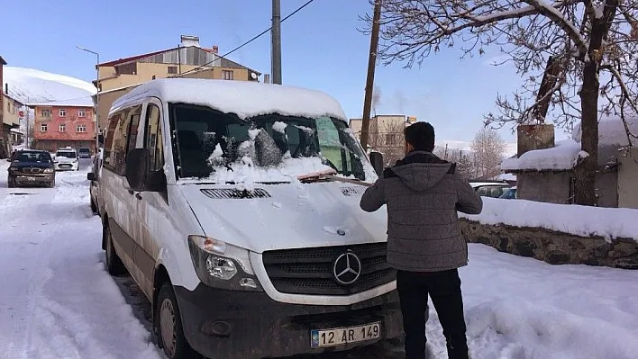 Karlıova'da 5-10 santimlik kar mutlu etmedi
