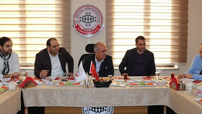Rektör Çomaklı, BİRKONFED Erzurum Temsilciliğini ziyaret etti
