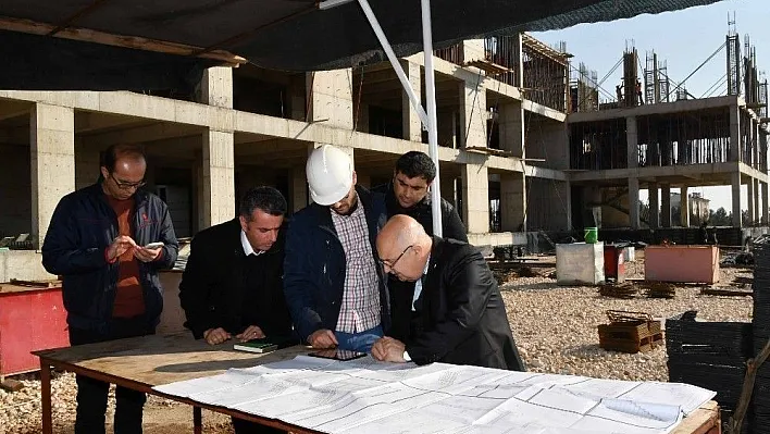 Rektör Gönüllü inşaatları inceledi
