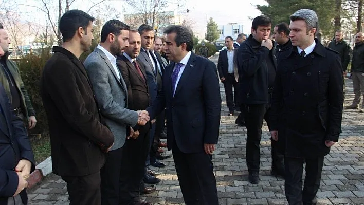 Vali Güzeloğlu, Hani'de muhtarlarla bir araya geldi
