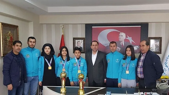 Başarılı sporculardan Demir'e ziyaret
