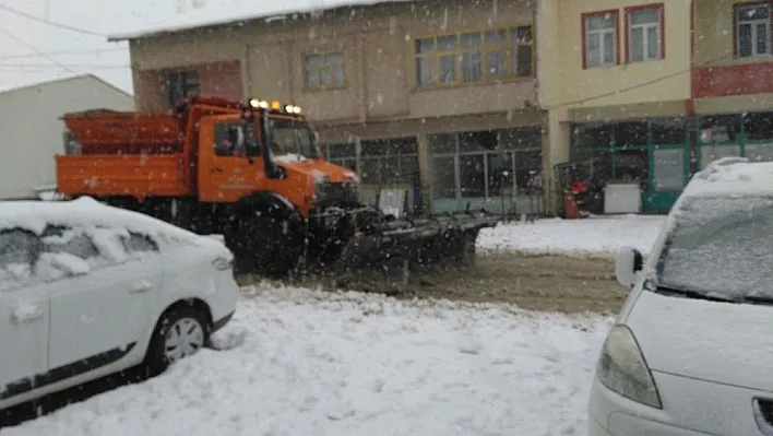 Çelikhan ilçesinde kar yağışı etkisini sürdürüyor
