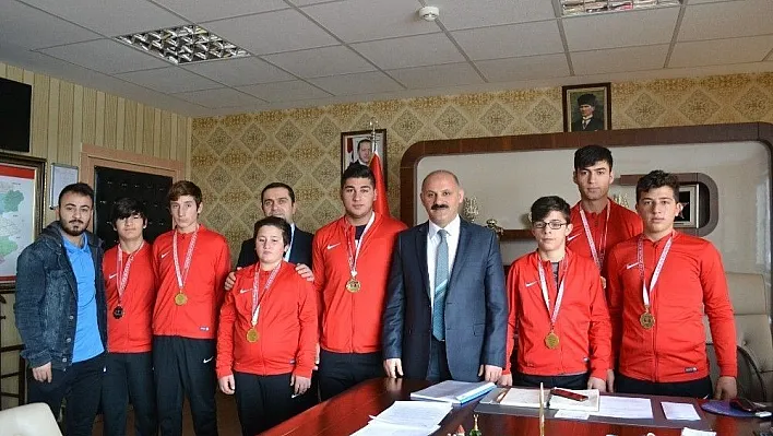 Halterci çocuklar Erzurum'u temsil edecek
