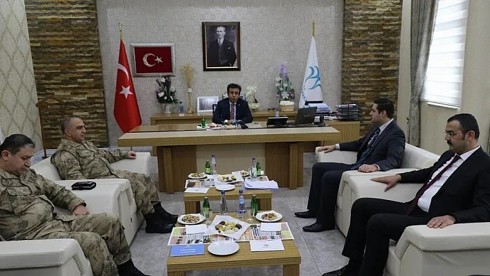 Vali Güzeloğlu, Bismil'de muhtarlarla buluştu
