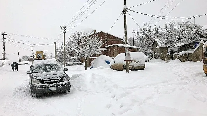 Bingöl'de 278 köy ve 4 ilçenin yolu ulaşıma kapandı
