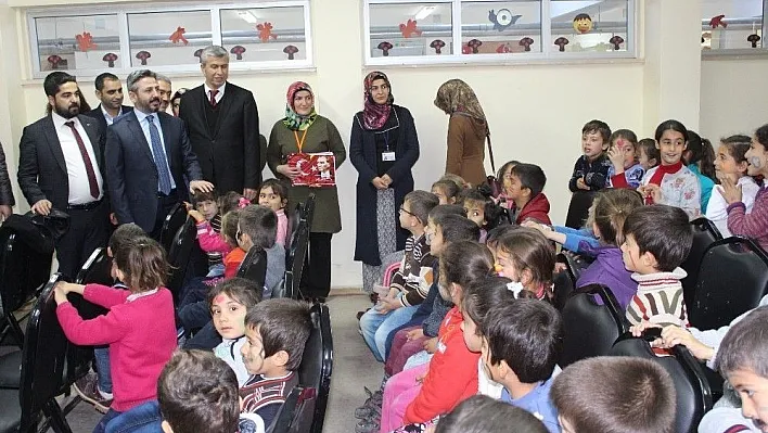 Kahtalı öğrencilerden Samsatlı depremzede öğrencilere karne hediyesi
