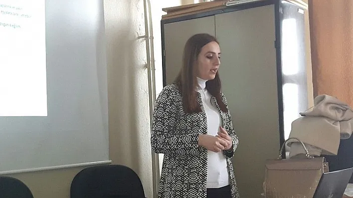 Pasinler'de Anne-Baba-Çocuk Tutumları eğitim semineri verildi
