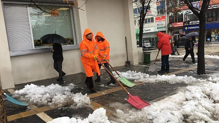 Tunceli'de kar nedeniyle 241 köye ulaşım sağlanamıyor
