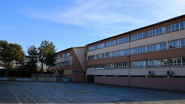 Atatürk Kız Anadolu Lisesi'nde taşınma çalışmaları başladı
