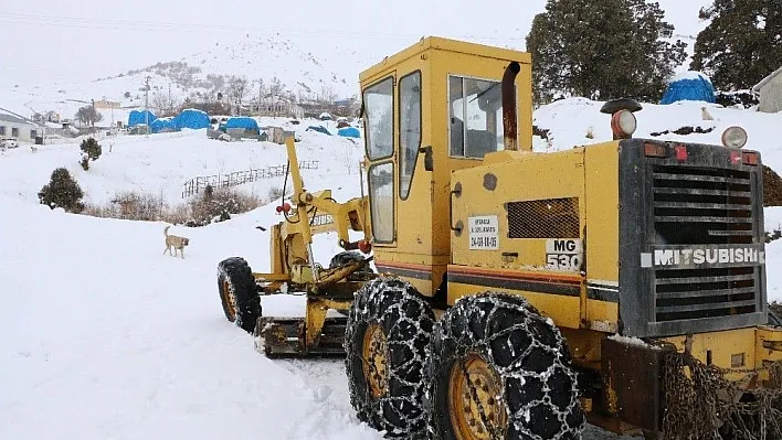 Erzincan'da 32 köy yolu ulaşıma kapandı
