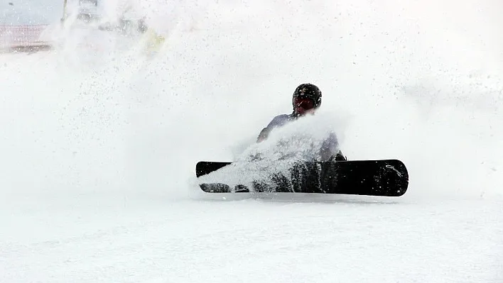 Snowboard Dünya Kupası renkli görüntülere sahne oluyor
