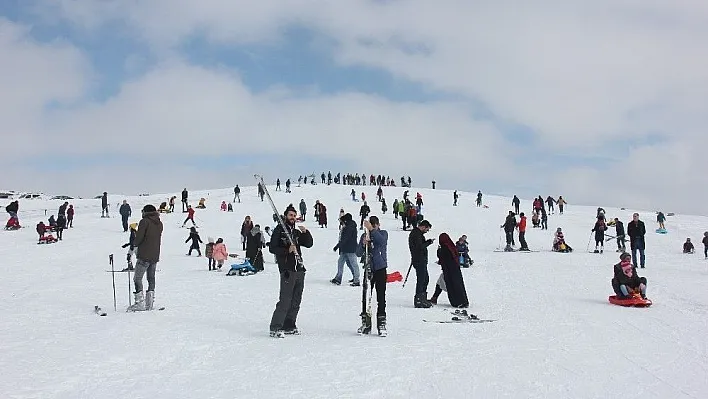 Bingöl'de geç de olsa kayak sezonu açıldı
