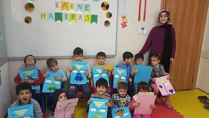 Kadın ve Gençlik Merkezi Kreşi öğrencileri ilk karnelerini aldı
