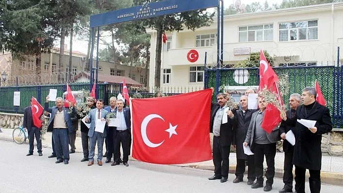 Muhtarlar ellerinde zeytin dallarıyla askerliğe müracaat etti
