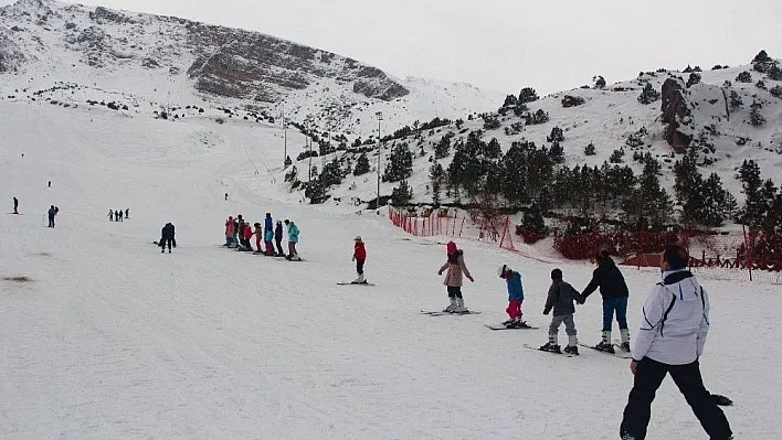 Erzincan'da kayak kursu başladı
