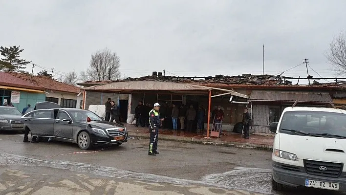 Vali Arslantaş, yangın yerinde incelemelerde bulundu
