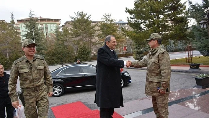 Vali Kaban'dan Tümgeneral Asım Kocaoğlu'na ziyaret
