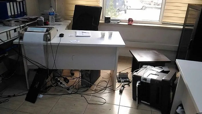 Dicle Elektrik'e çirkin saldırı kameraya yansıdı
