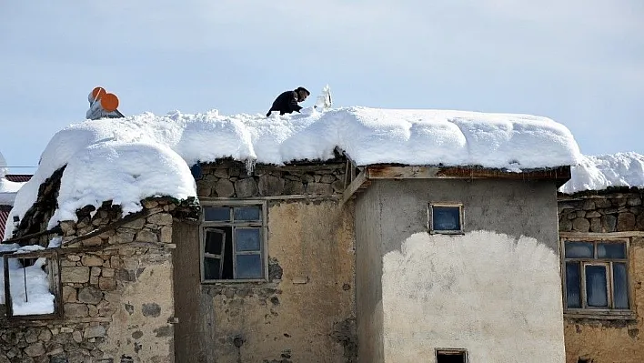 Tunceli'de kar 116 köy yolunu kapattı