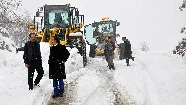 Kaymakam Ekşi yol açma çalışmalarını yerinde inceledi
