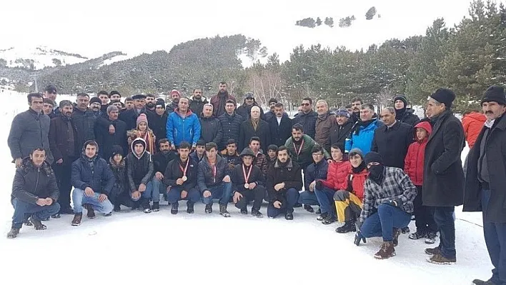 Palandöken'de geleneksel kızak yarışları
