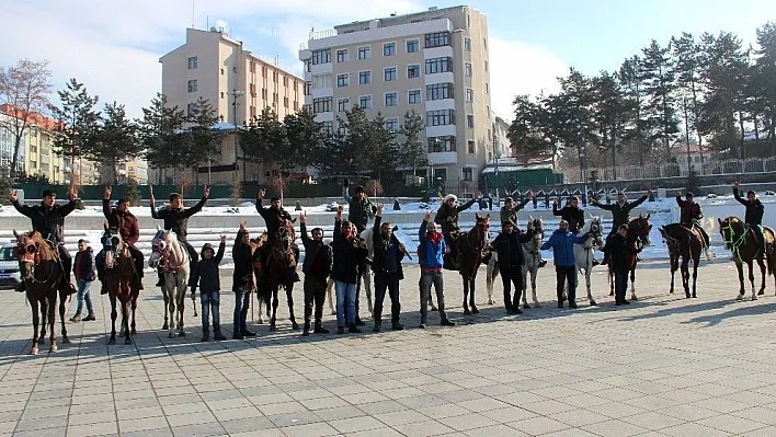 Atlı cirit ekibinden Zeytin Dalı Harekatı'na destek
