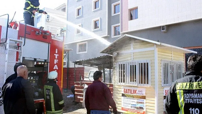 Kulübede çıkan yangın paniğe neden oldu
