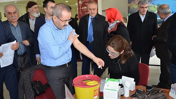 Memur-Sen'den Mehmetçikler için kan bağışı
