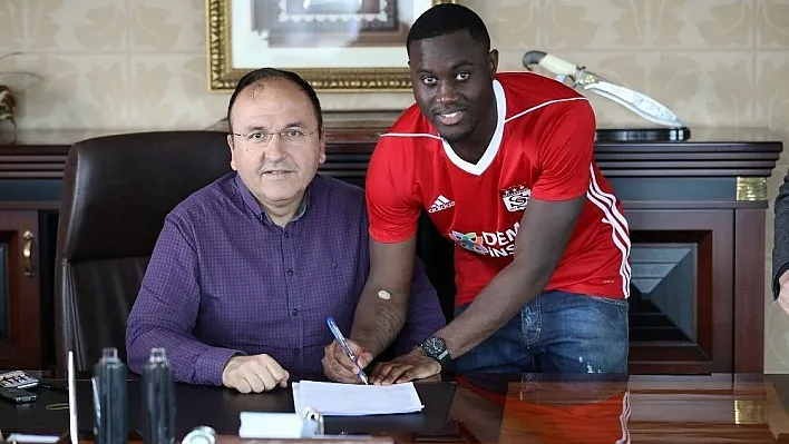 Sivasspor'da Henri Saivet sözleşmeyi imzaladı
