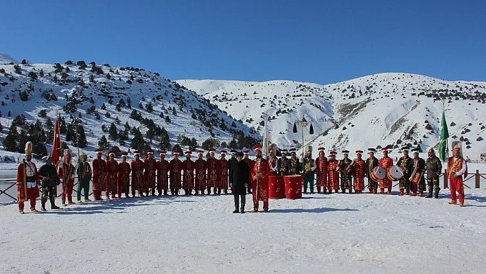 Kayak severler Erzincan'da mehter ile karşılandı
