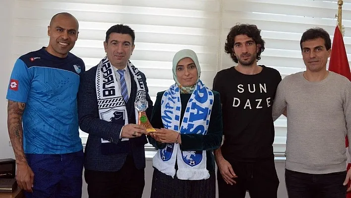 Milletvekili Taşkesenlioğlu'ndan BB. Erzurumspor Kulübüne ziyaret
