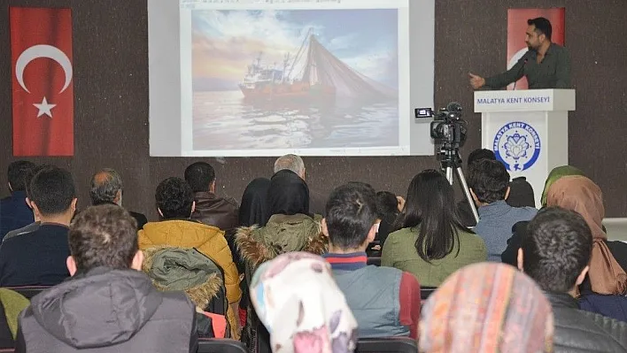 Fotoğraf severler 'Yaşamdan Kesitler' konferansında buluştu
