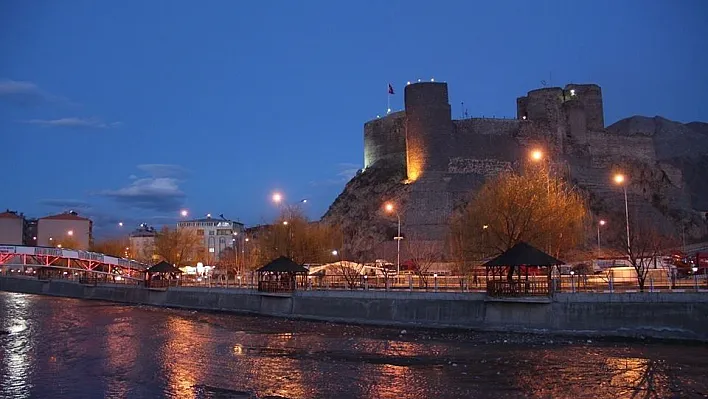 Oltu'da Lise ve Üniversite öğrencilerine fotoğraf yarışması
