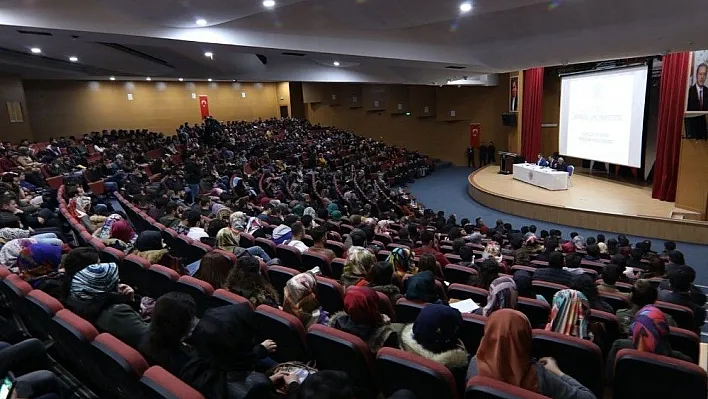 Bingöl'de 'Gençlik ve Şehir' Paneli
