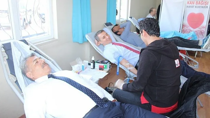 Öğrencilerden Afrin için kan bağışı
