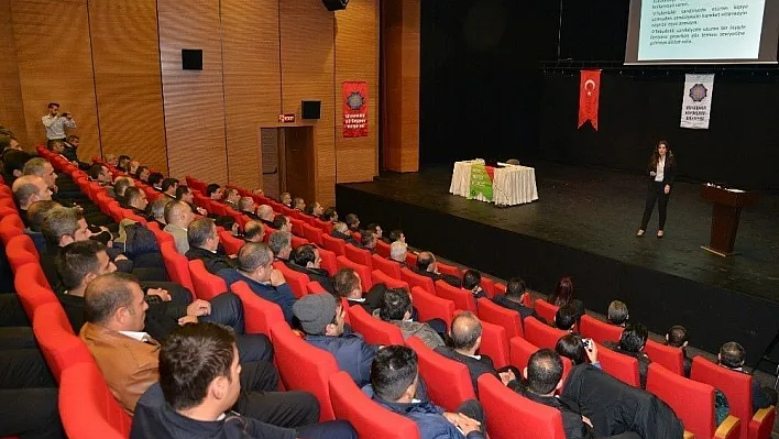 Diyarbakır'da otobüs şoförlerine 'Engellilerle iletişim' semineri
