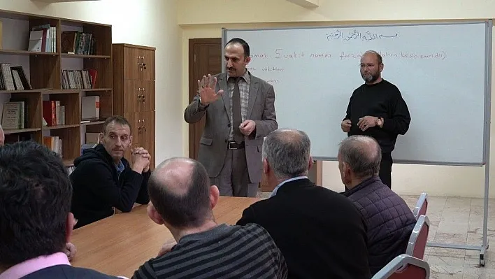 Erzincan'da işitme engellilere Kur'an ve dini bilgiler kursları veriliyor
