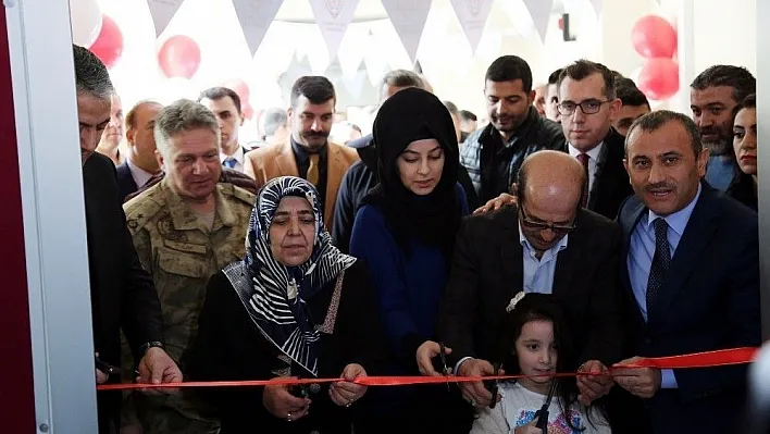 Tunceli'de şehit polisin ismi kütüphaneye verildi
