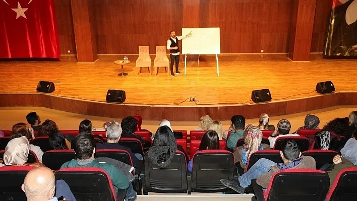 Diyarbakır'da liderlik ve yönetim becerileri semineri düzenlendi
