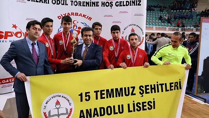 Diyarbakır'da dereceye giren bin 172 sporcuya ödülleri verildi
