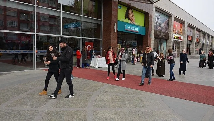 -Doğa Cadde AVM, 14 Şubat sevgililer Gününü unutmadı.
