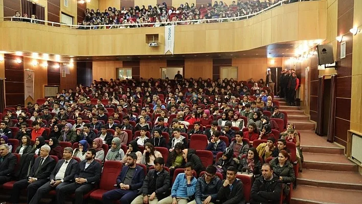 Öğrencilere 'Başarıya Gülümse' konferansı
