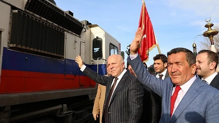 Başkan Sekmen Doğu Ekspresi'nin yolcularına Erzurum'u tanıttı
